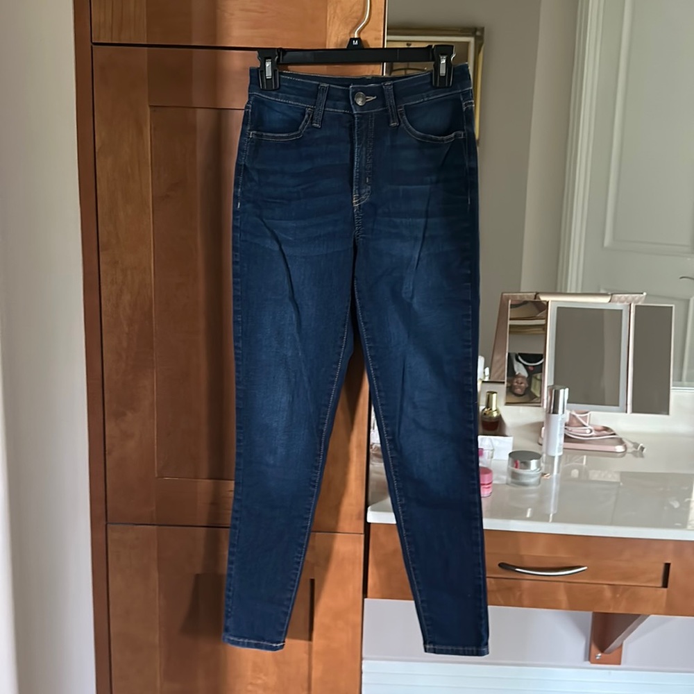 Women’s blue curvy jeggings
